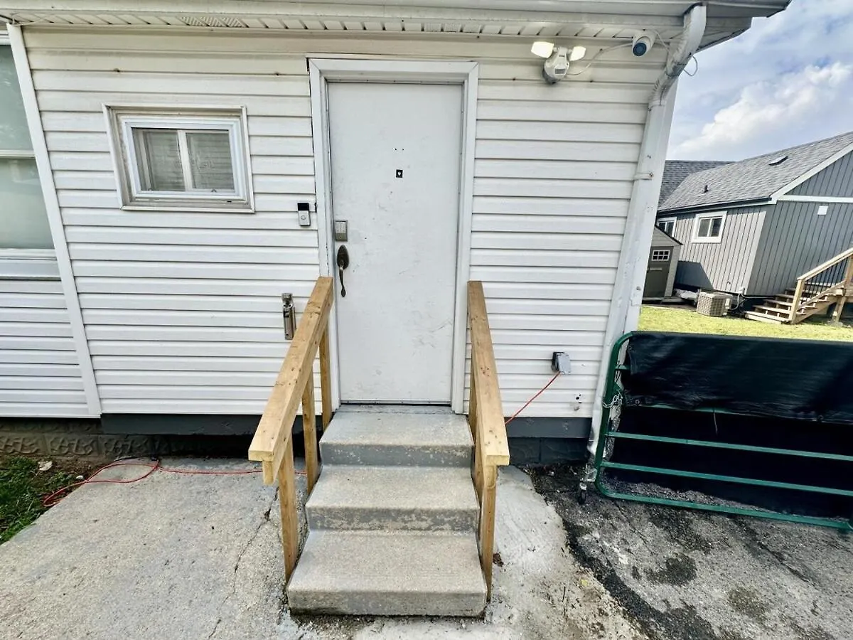 Hamilton Chic Retreat - Cozy Winter Getaway Apartment 0*,