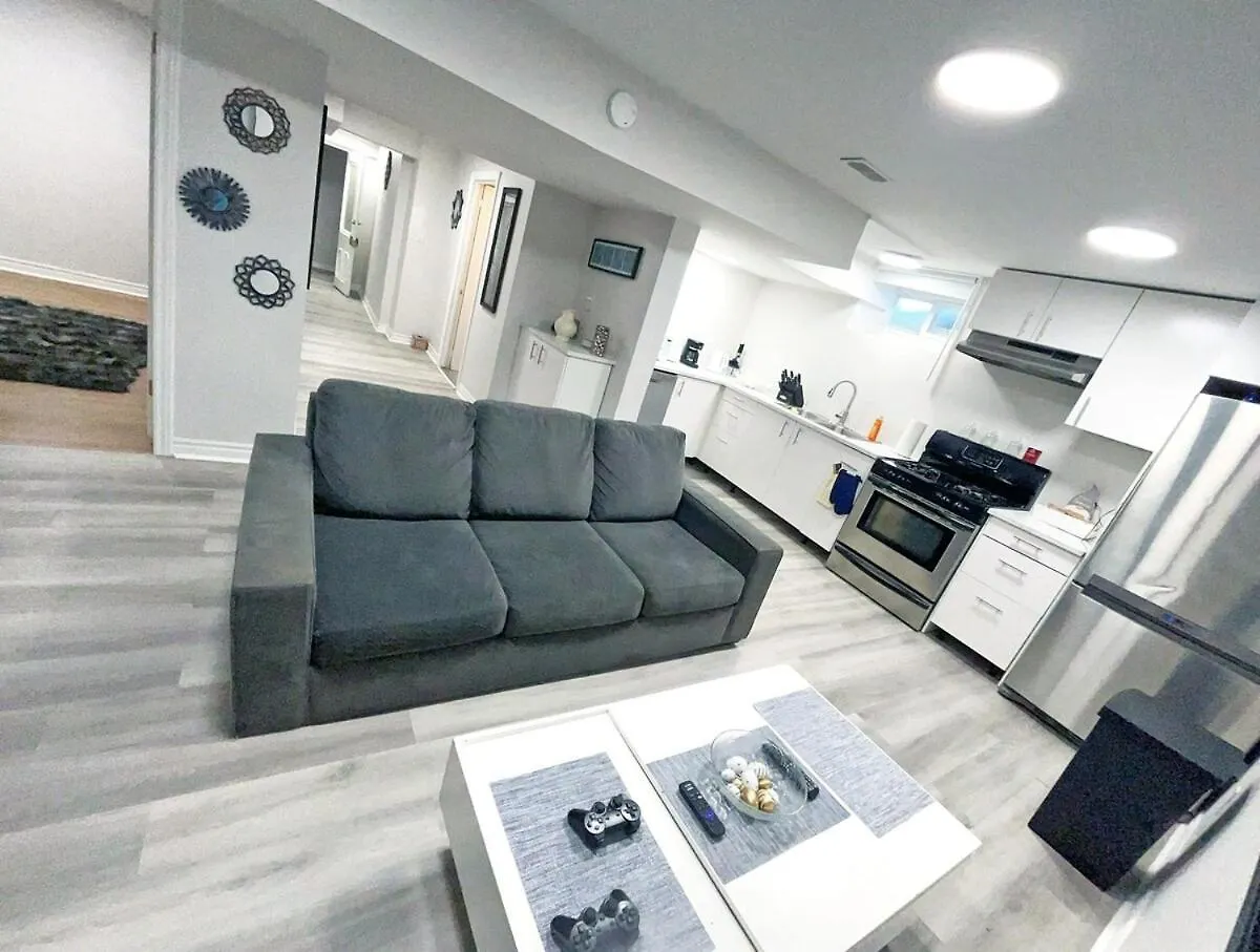 Hamilton Chic Retreat - Cozy Winter Getaway Apartment