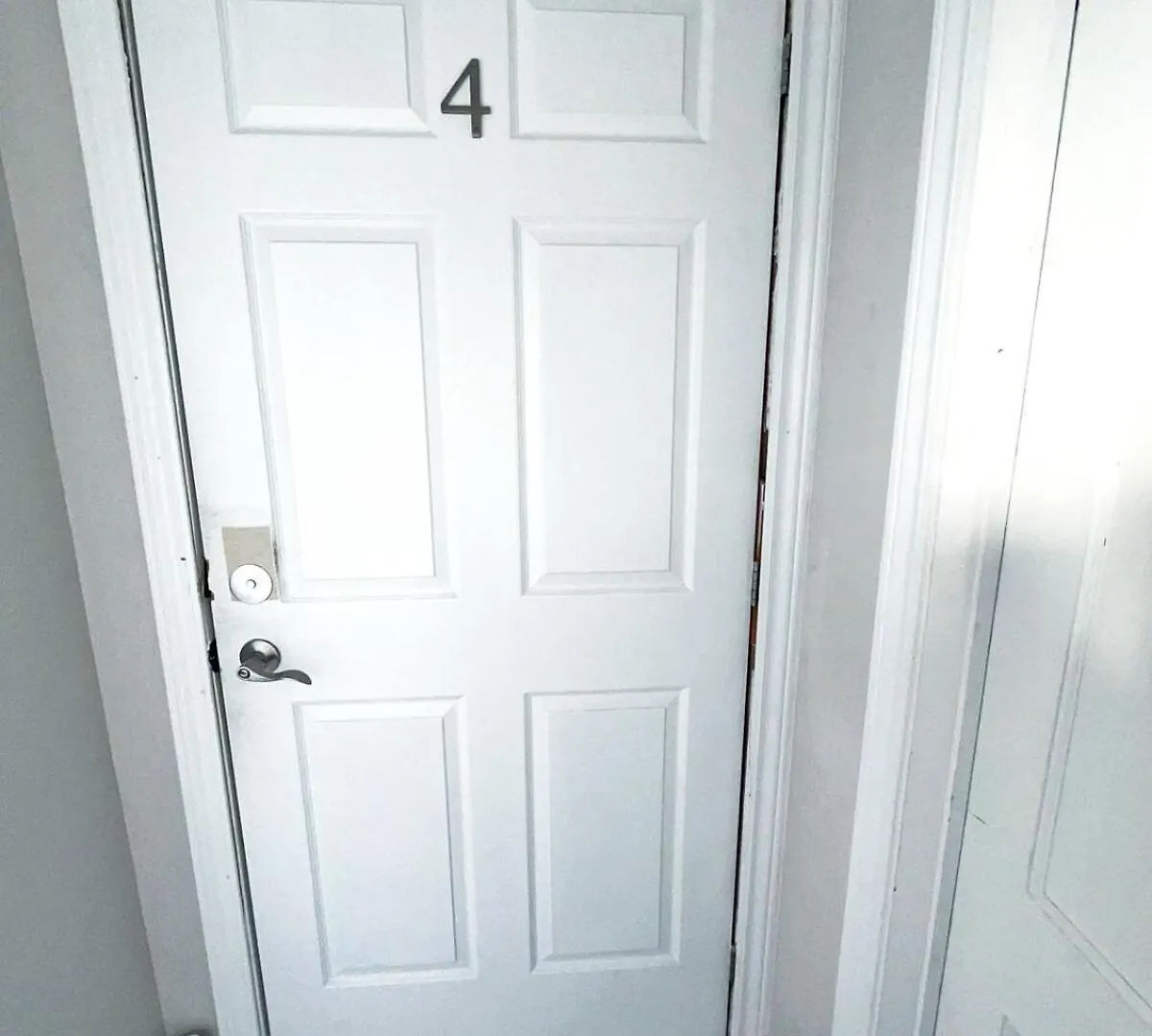 Hamilton Chic Retreat - Cozy Winter Getaway Apartment Canada