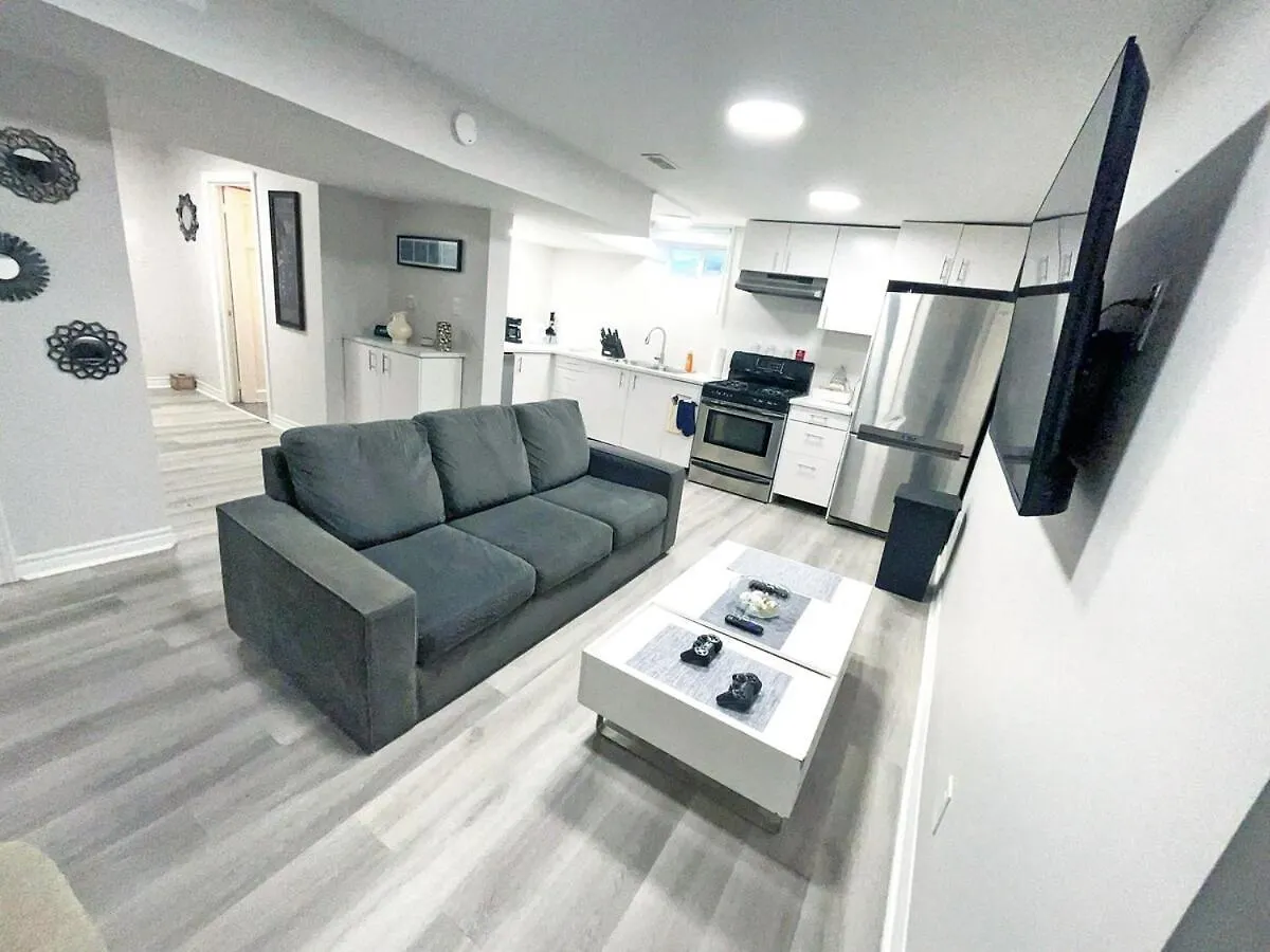 Hamilton Chic Retreat - Cozy Winter Getaway Apartment